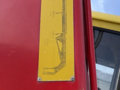 Camion avec grue de chargement