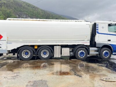 Camion à citerne carburants