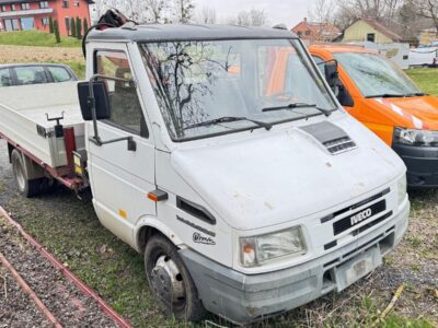 Camion avec grue