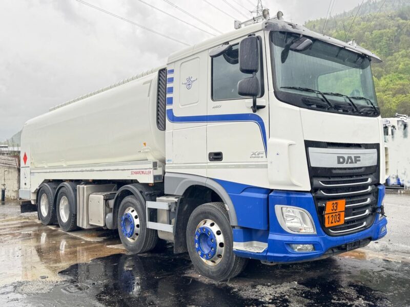 Camion à citerne carburants