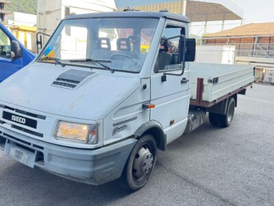 Camion avec grue