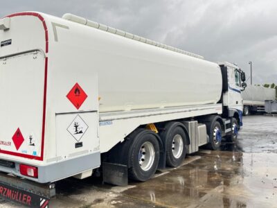 Camion à citerne carburants