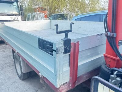 Camion avec grue