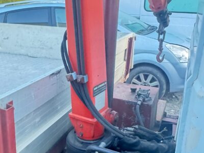 Camion avec grue