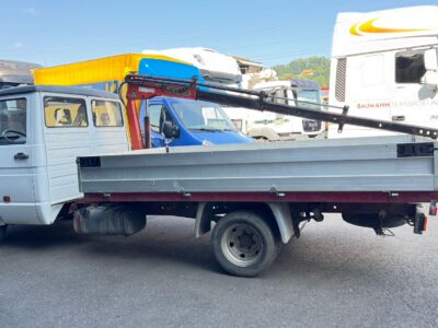 Camion avec grue