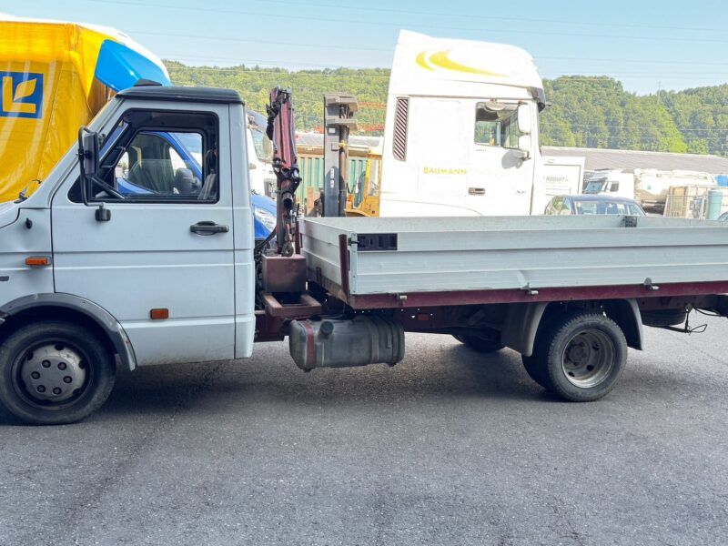 Camion avec grue