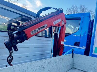 Camion avec grue