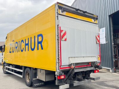 Camion pont bâché