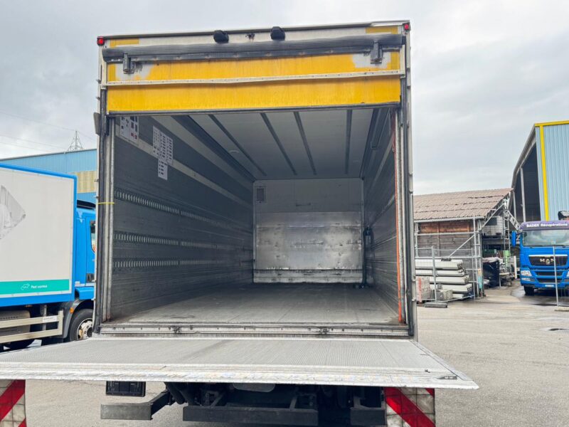 Camion pont bâché