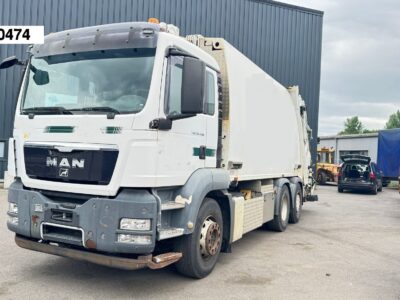 Camion benne poubelle