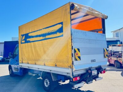 Camionnette bâchée