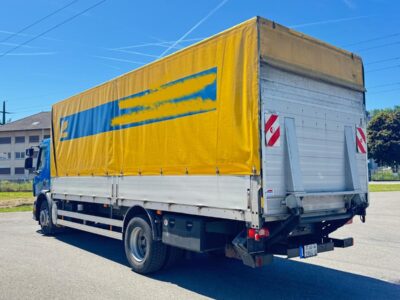 Camion pont bâché