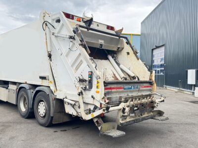 Camion benne poubelle