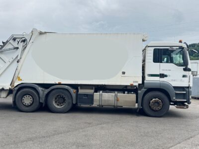 Camion benne poubelle