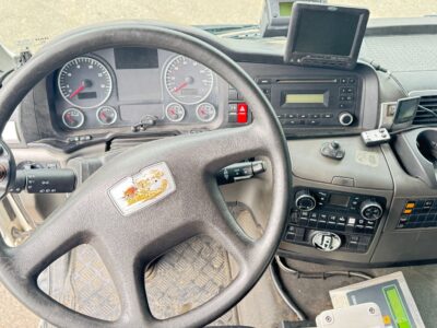 Camion benne poubelle