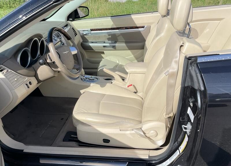 Voiture Chrysier Sebring LTD-2011