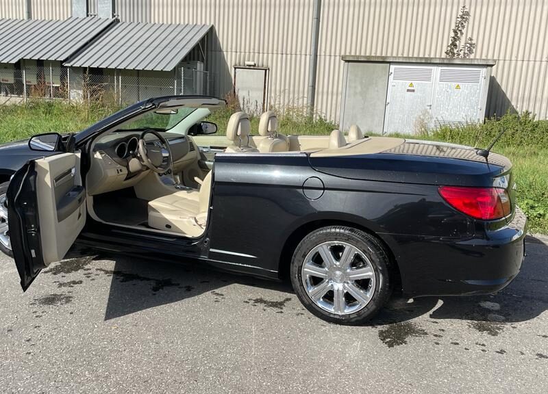 Voiture Chrysier Sebring LTD-2011
