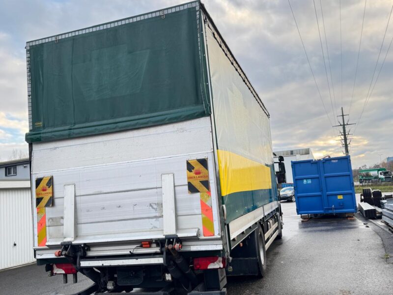 Camion pont bâché SCANIA R440-2013