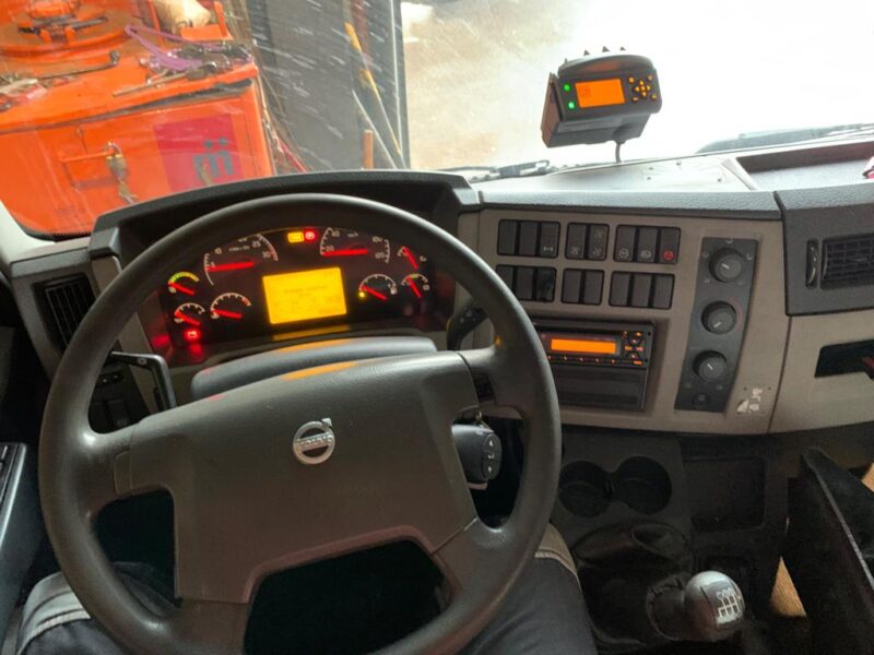 VOLVO FL240 CAISSE -2012
