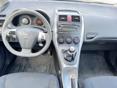 TOYOTA AURIS 1.6-2010