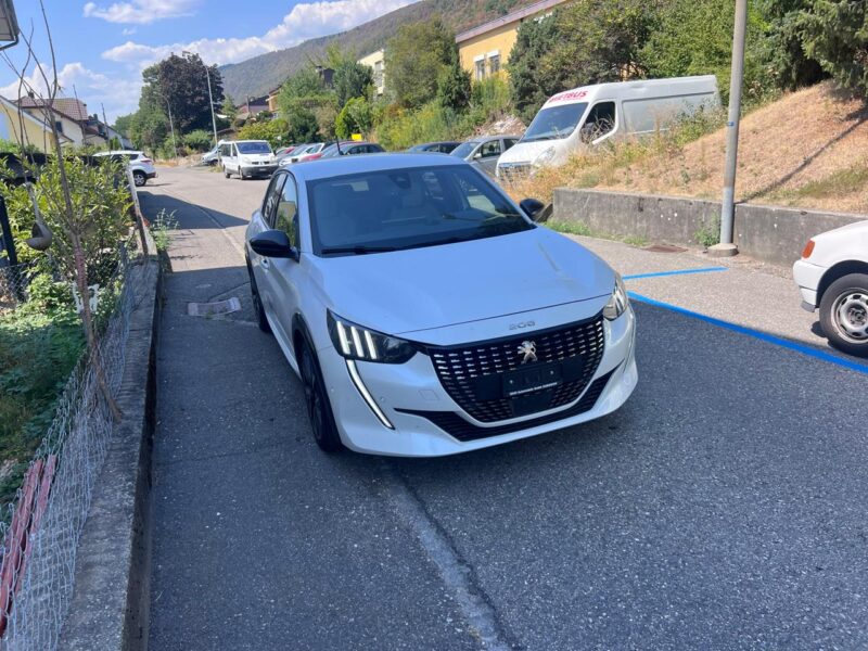 PEUGEOT 208 2021