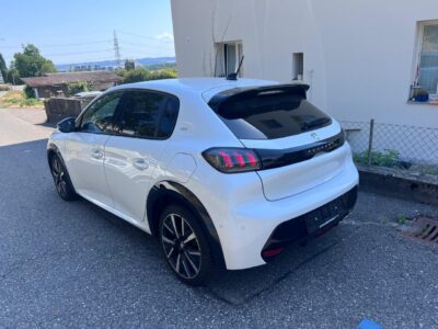 PEUGEOT 208 2021