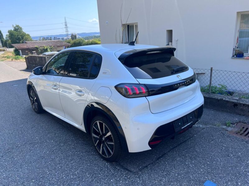 PEUGEOT 208 2021