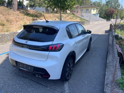 PEUGEOT 208 2021