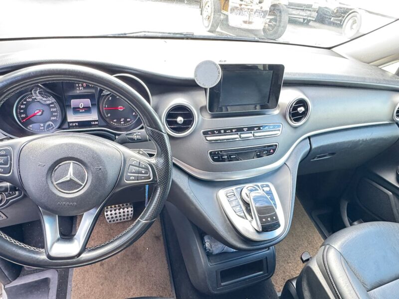 MERCEDES-BENZ V250 2016-8 PLACES